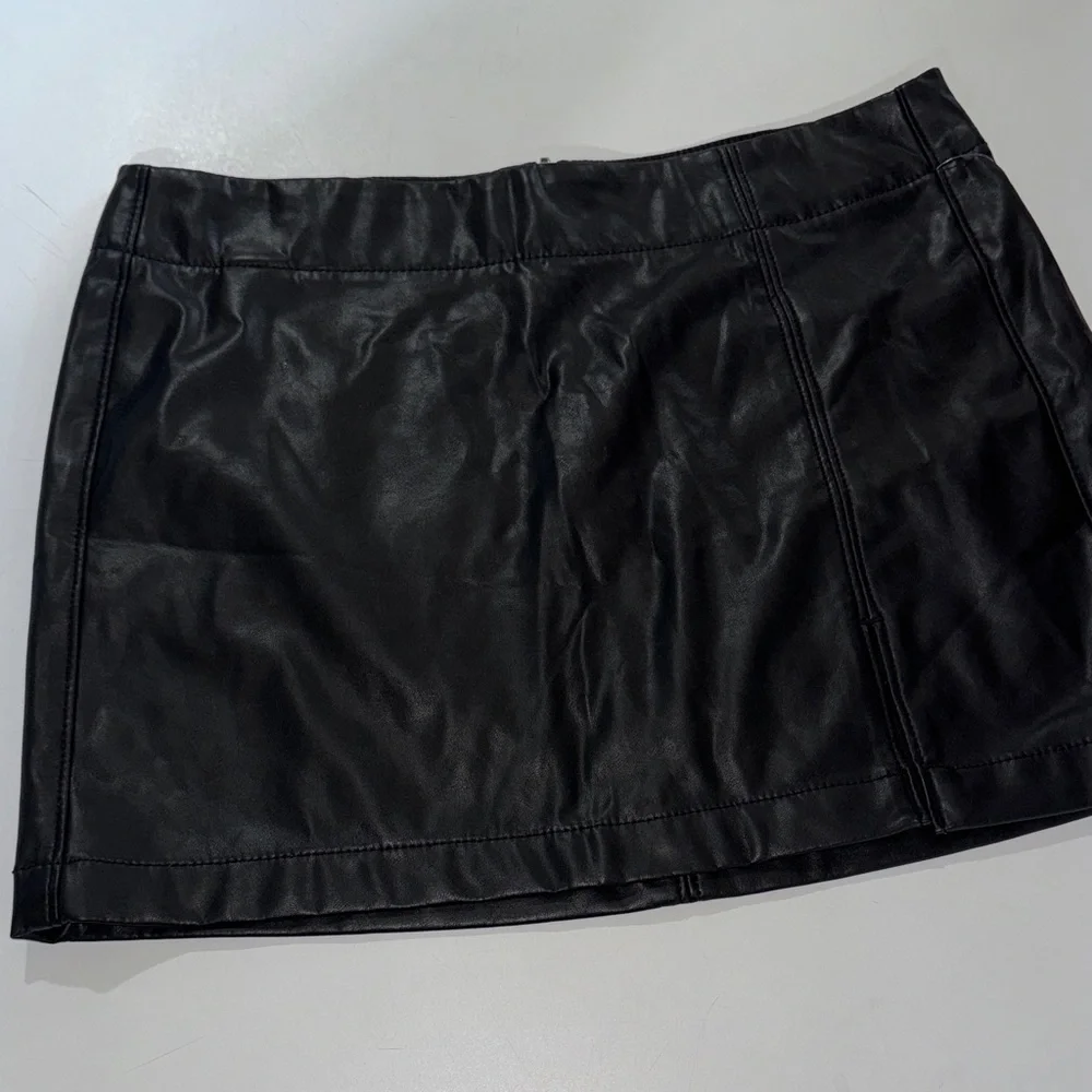 American Eagle High Rise‎ Stretch Black Faux Leather Mini Skirt